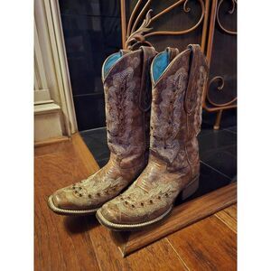 Corral Vintage western Boots SZ 8 LD Metalic Cognac Stitching & Studs C2919
